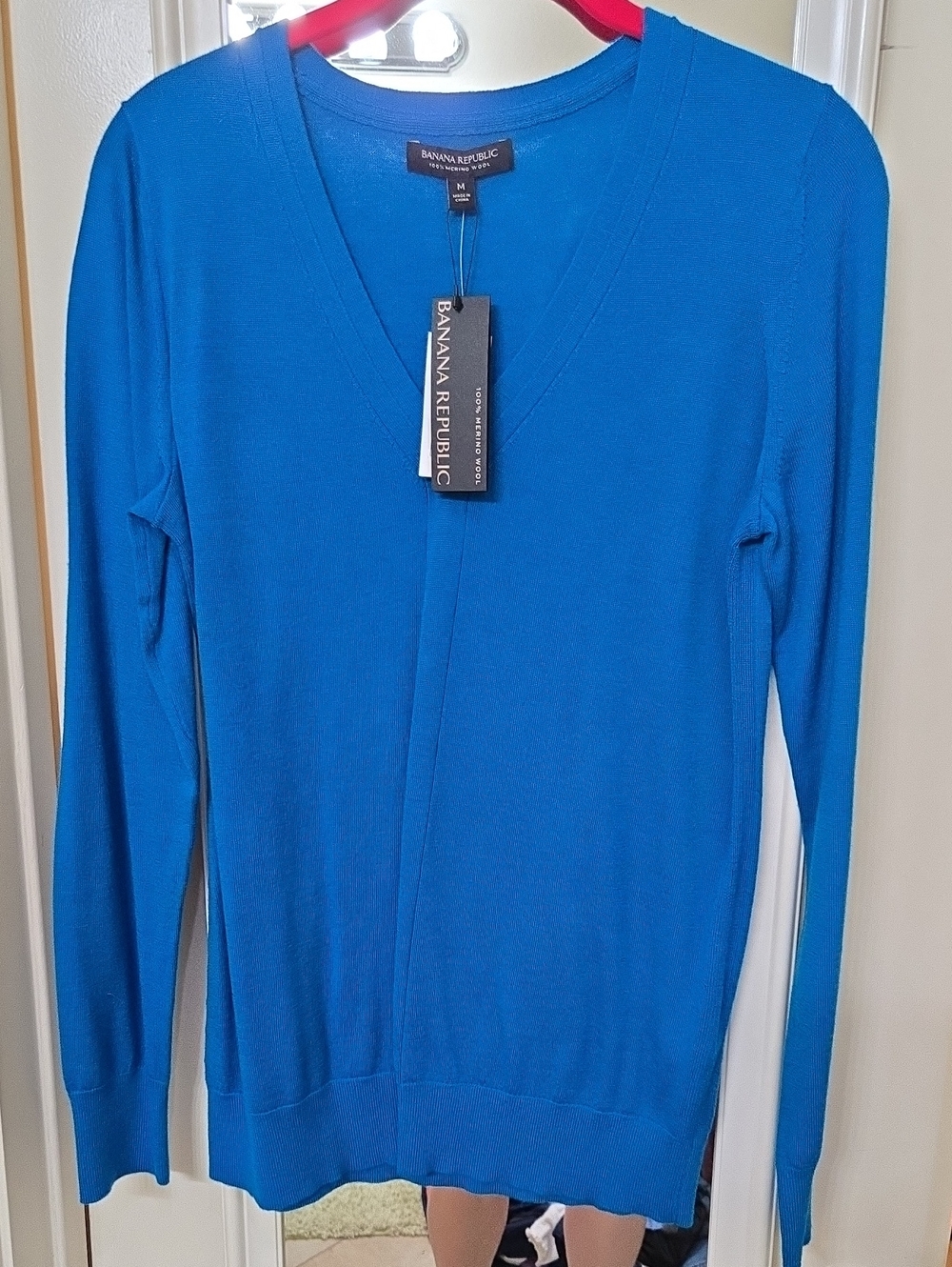‼️NWT‼️ Wool Banana Republic Women's V-Neck Sweater in Cobalt Blue